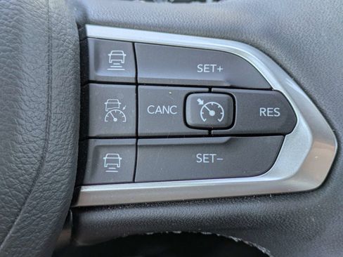 Used 2025 Jeep Compass Limited AWD/4WD image 32