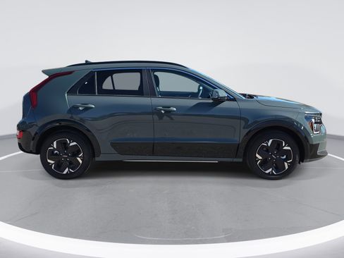 New 2025 Kia Niro Wind w/ Wind Preserve Package image 4