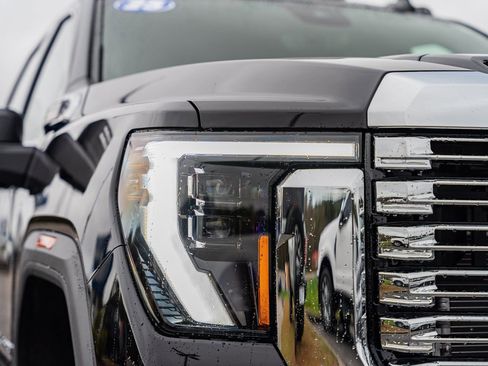 Used 2025 GMC Sierra 3500 Denali w/ Denali Reserve Package image 12