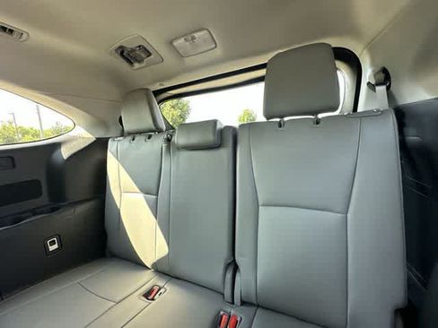 Used 2023 Toyota Highlander Limited AWD/4WD image 25