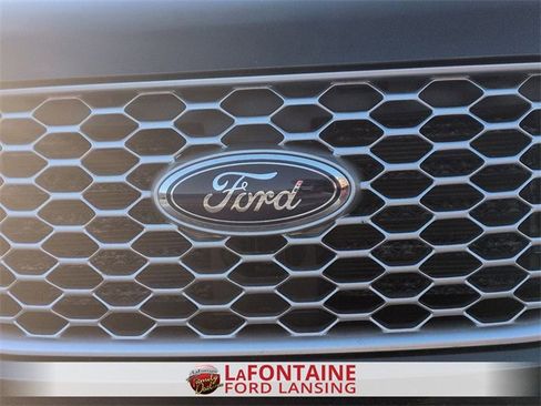 Used 2024 Ford Edge SE image 9