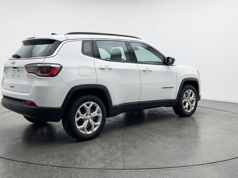 Used 2025 Jeep Compass Latitude image 9