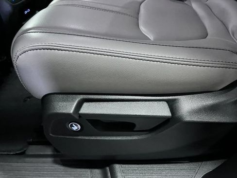 Used 2023 Honda Pilot Touring image 15