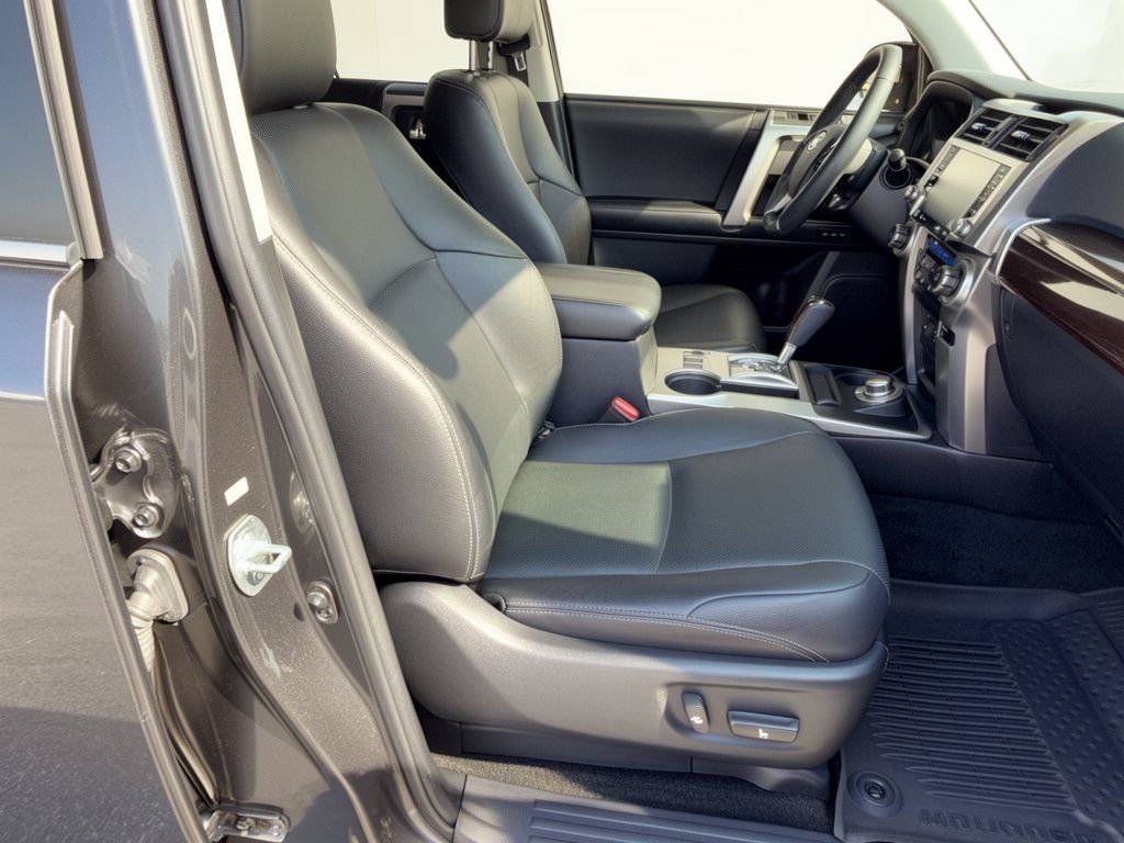 Used 2022 Toyota 4Runner Limited AWD/4WD image 34
