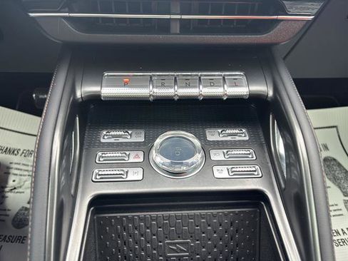 Used 2025 Lincoln Nautilus Reserve image 24