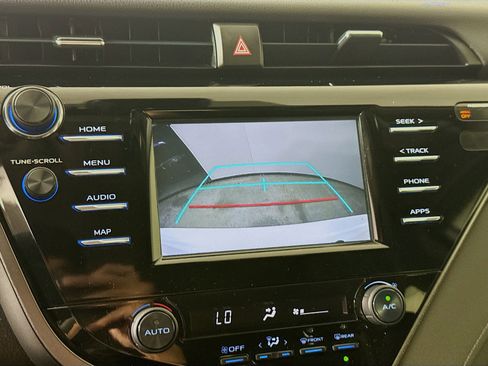 Used 2019 Toyota Camry SE FWD image 14