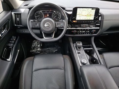 Used 2023 Nissan Pathfinder SL w/ Black Appearance Package image 2