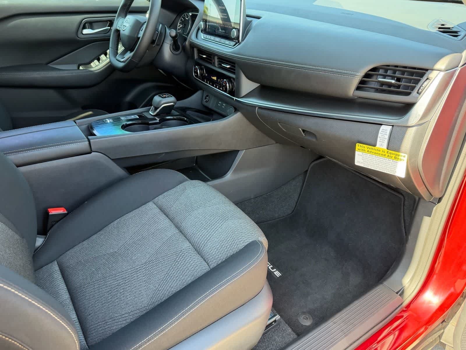Used 2026 Nissan Rogue SV FWD image 13