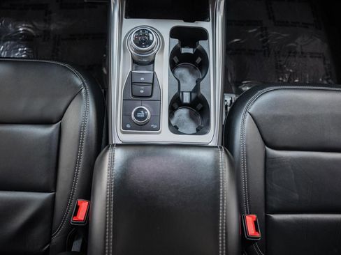 Used 2022 Ford Explorer XLT w/ Equipment Group 202A image 33