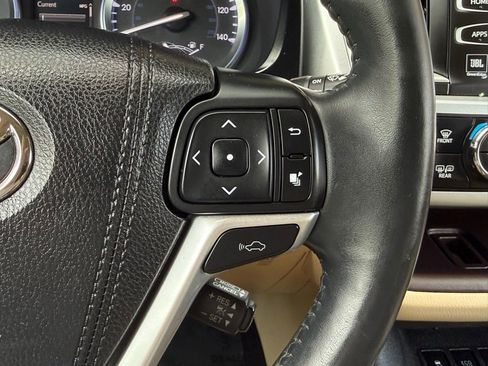 Used 2016 Toyota Highlander Limited Platinum AWD/4WD image 32