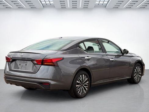 Used 2025 Nissan Altima 2.5 SV FWD image 6