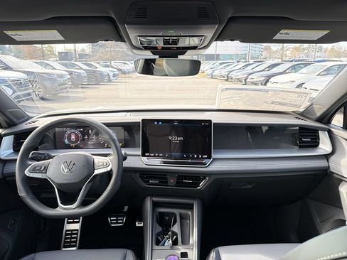 New 2026 Volkswagen Tiguan SE R-Line FWD image 22