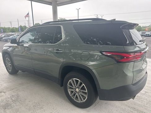 Used 2022 Chevrolet Traverse LT FWD image 4