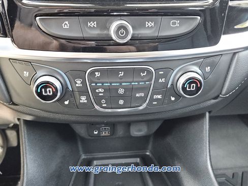 Used 2021 Chevrolet Traverse High Country AWD/4WD image 17
