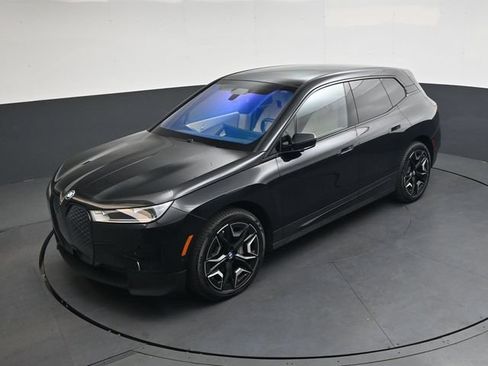 Used 2024 BMW iX xDrive50 AWD/4WD image 28
