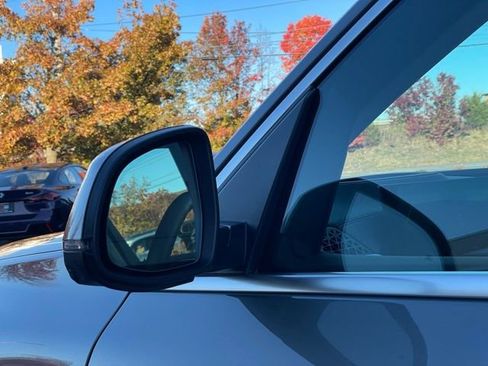 Used 2023 BMW X7 xDrive40i w/ Executive Package image 35