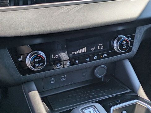 New 2025 Mitsubishi Outlander SE image 23