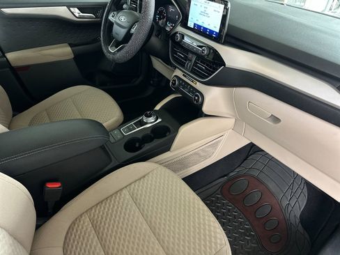 Used 2020 Ford Escape SE image 15