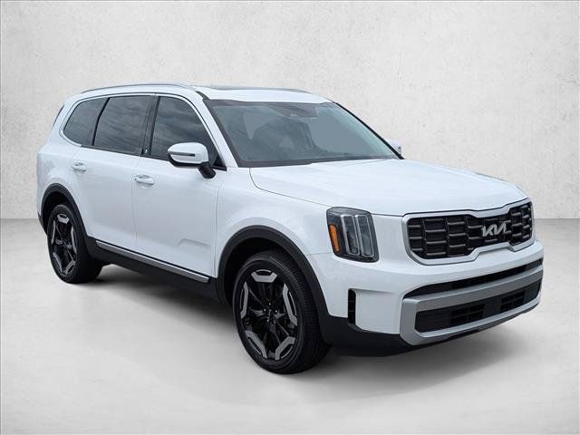 Used 2024 Kia Telluride S w/ S Sunroof Package FWD image 3