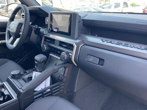 Used 2025 Toyota Tacoma TRD Off-Road image 8