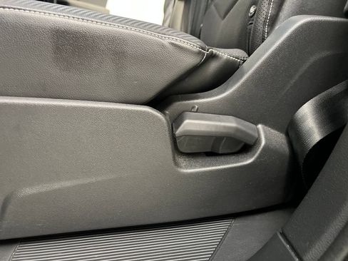 Used 2024 Volkswagen Atlas Cross Sport SE AWD/4WD image 19