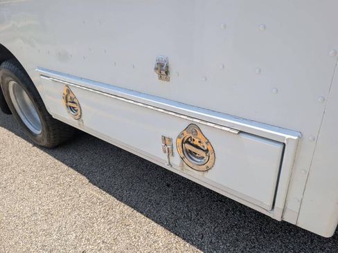 Used 2008 Chevrolet Express 3500 image 33