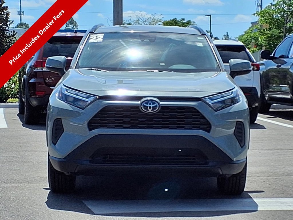Used 2022 Toyota RAV4 XLE AWD/4WD image 3