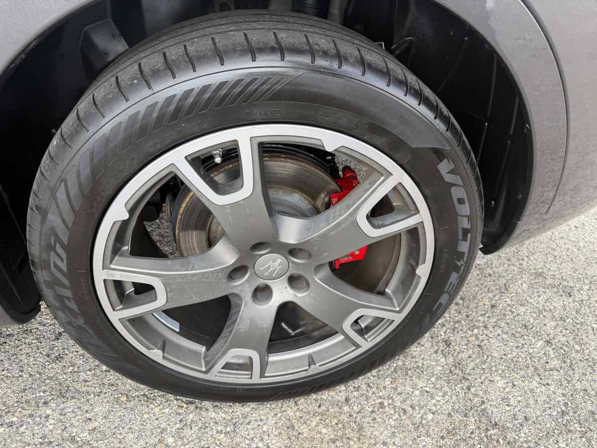 Used 2017 Maserati Levante w/ Luxury Package AWD/4WD image 9