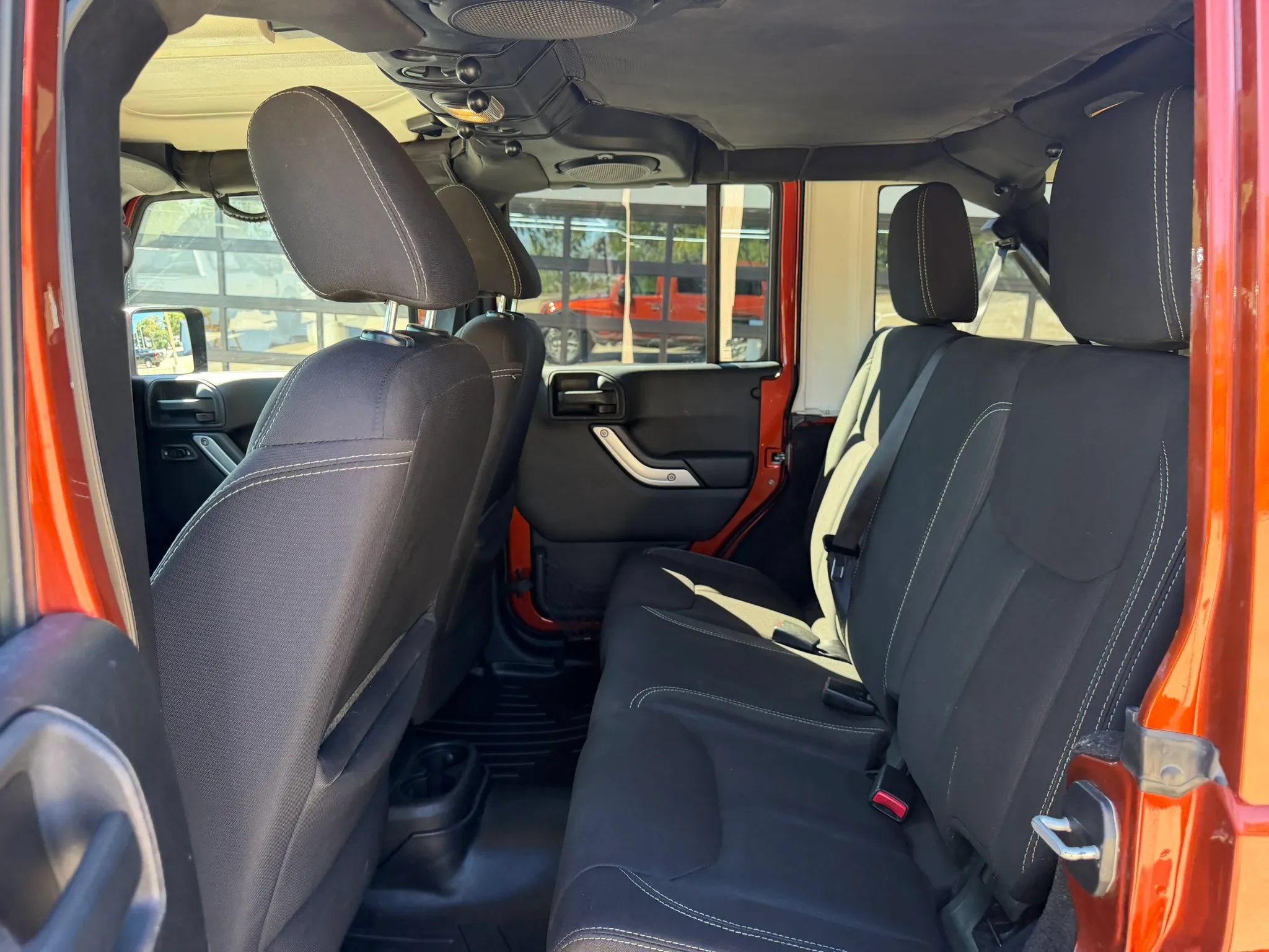 Used 2014 Jeep Wrangler Unlimited Sahara w/ Connectivity Group AWD/4WD image 34