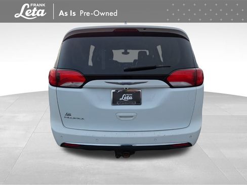 Used 2017 Chrysler Pacifica Touring-L w/ Tire & Wheel Group image 9