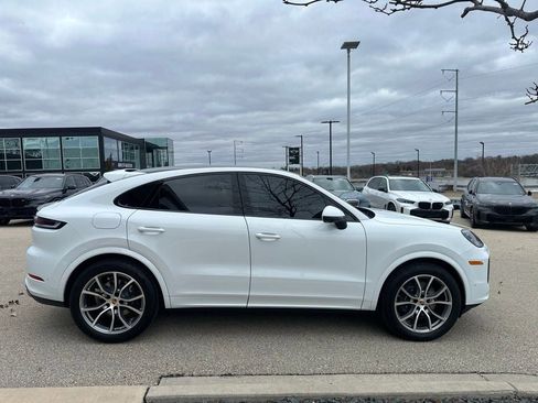Used 2025 Porsche Cayenne Coupe AWD/4WD image 2