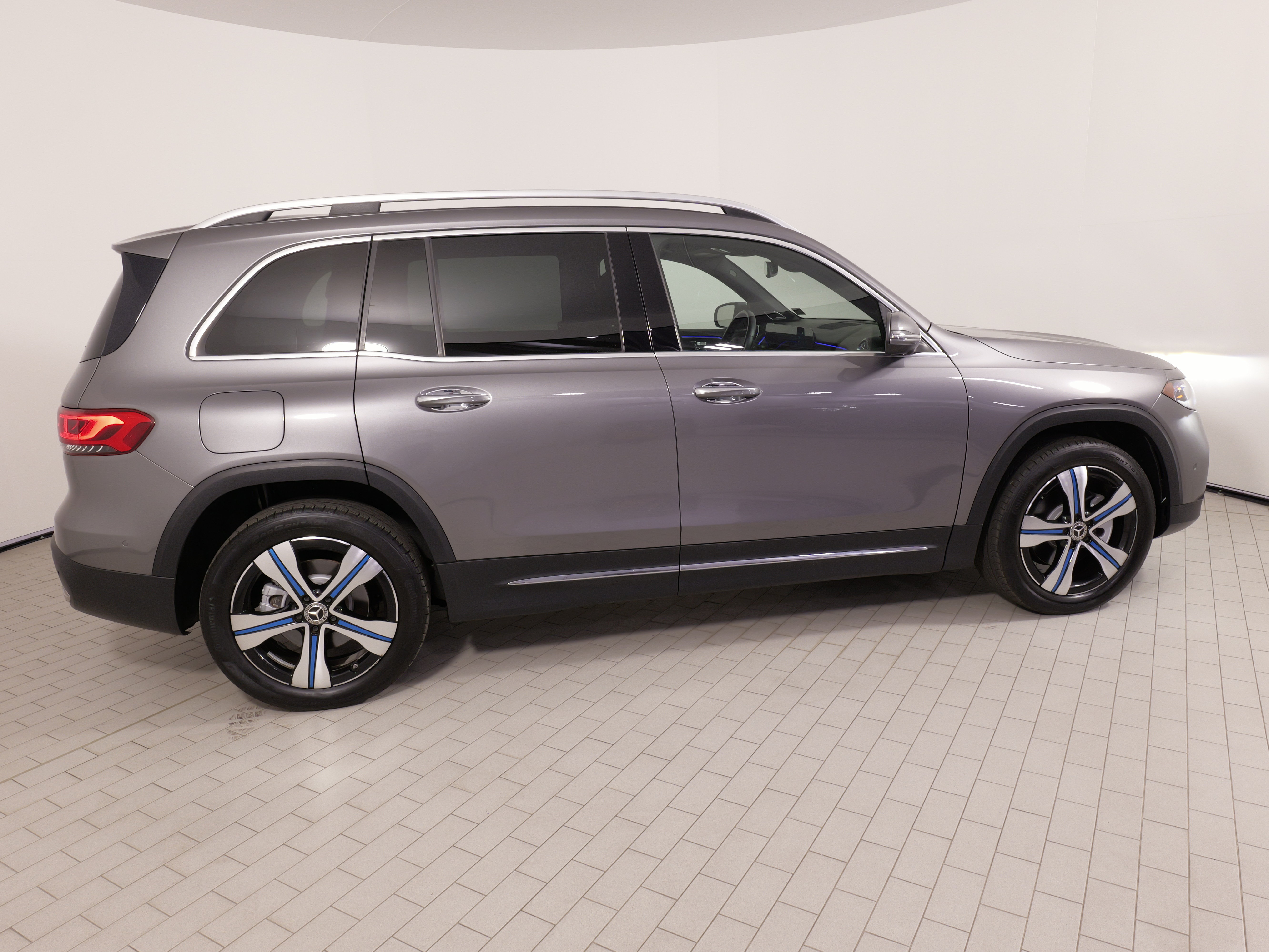 Used 2023 Mercedes-Benz EQB 350 4MATIC SUV image 9