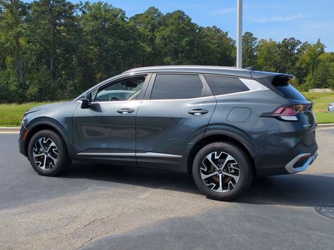 Used 2024 Kia Sportage EX AWD/4WD image 8