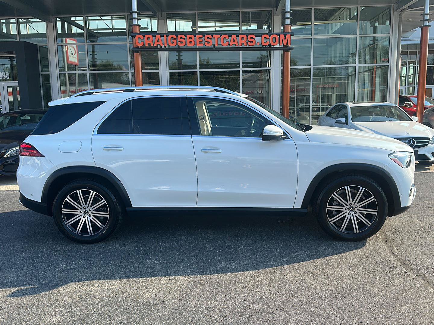 Used 2025 Mercedes-Benz GLE 350 4MATIC image 1