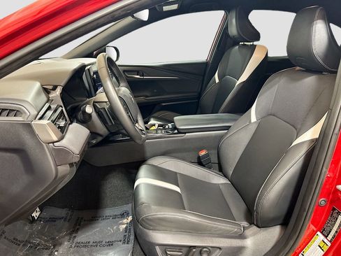 Used 2025 Toyota Camry SE w/ Multimedia Upgrade Package image 18