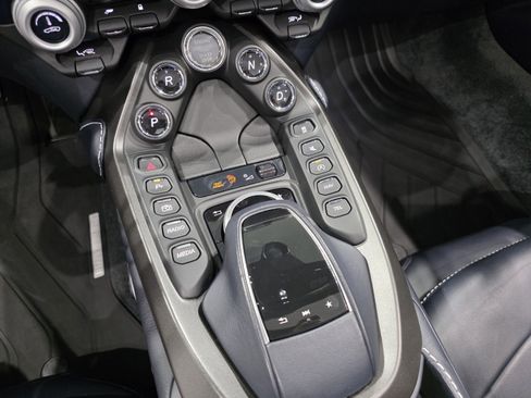Used 2021 Aston Martin V8 Vantage Roadster image 15