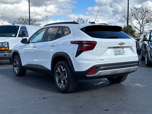 Used 2026 Chevrolet Trax LT w/ Driver Confidence Package image 9