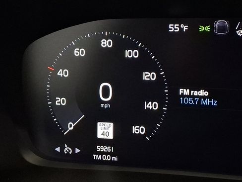 Used 2022 Volvo XC40 T5 R-Design w/ Climate Package image 21