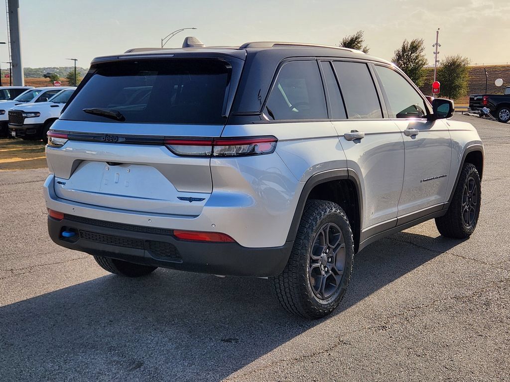 Used 2025 Jeep Grand Cherokee Trailhawk AWD/4WD image 4