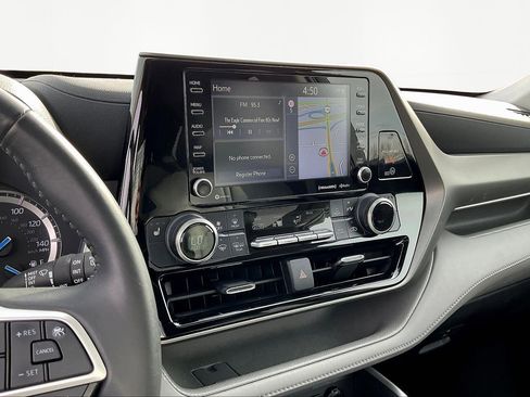Used 2022 Toyota Highlander XLE image 10