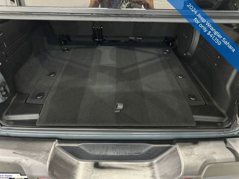 Used 2024 Jeep Wrangler Sahara w/ Technology Group image 17