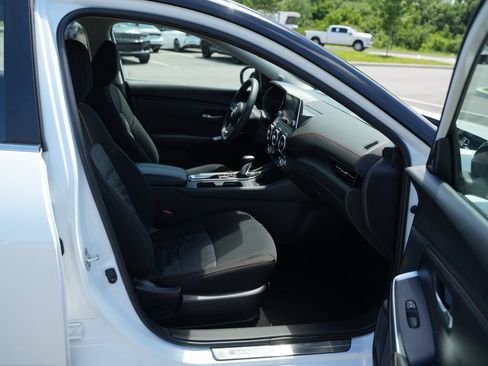 Used 2025 Nissan Sentra SR FWD image 16