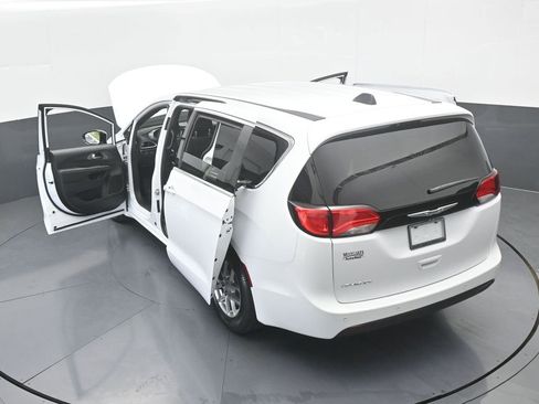 Used 2026 Chrysler Voyager LX image 64