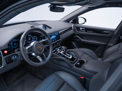 Certified 2020 Porsche Cayenne AWD/4WD image 4