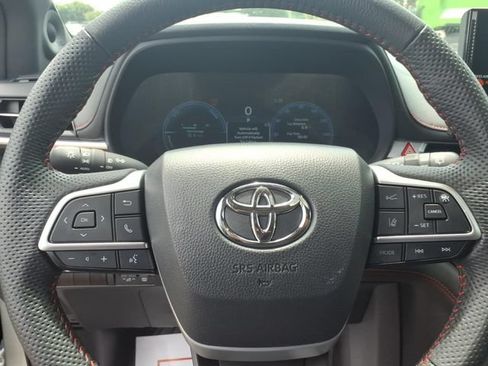 Used 2025 Toyota Sienna XSE w/ XSE Plus Package FWD image 20