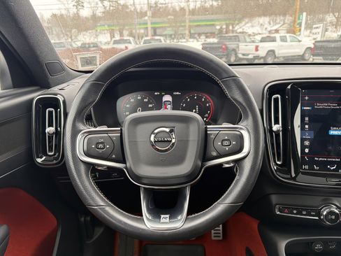 Used 2019 Volvo XC40 T5 R-Design image 14