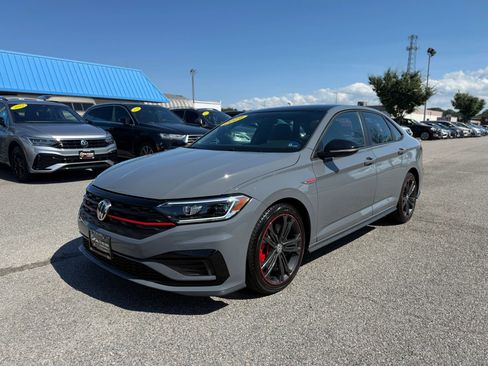 Used 2019 Volkswagen Jetta GLI FWD image 4