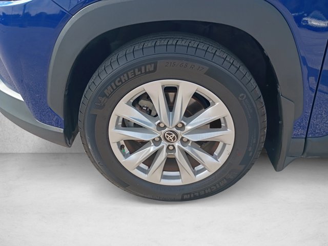Used 2025 Toyota Corolla Cross LE FWD image 23
