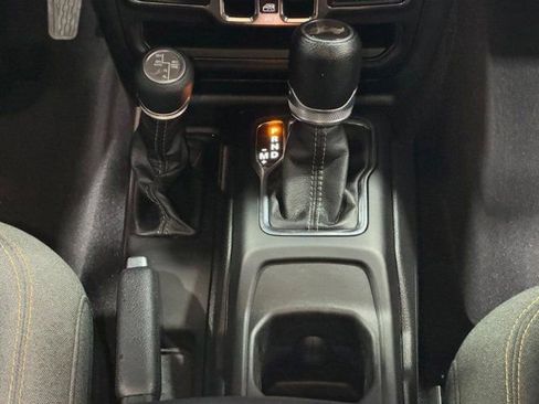 Used 2024 Jeep Wrangler Unlimited Sahara w/ Technology Group AWD/4WD image 10