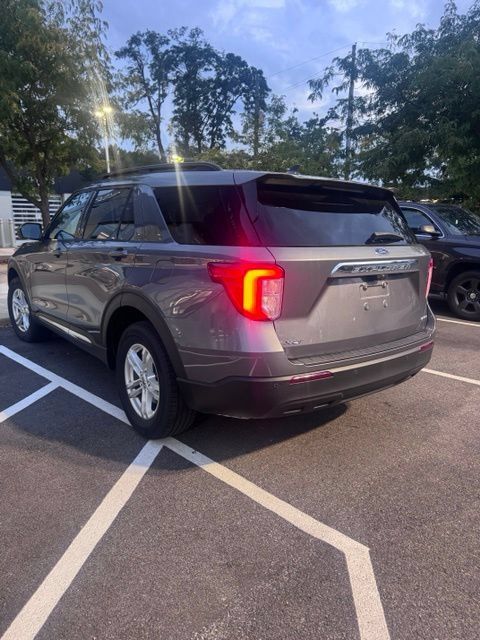 Used 2021 Ford Explorer XLT AWD/4WD image 3